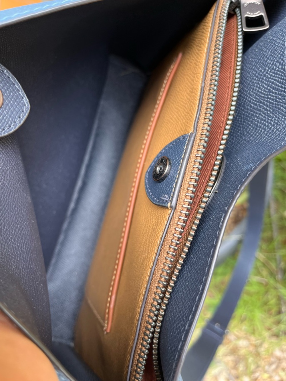 Coach Willow Light Blue Leather Crossbody Bicketwith Dark Blue Strap and Red Tag - Picture 5 of 7